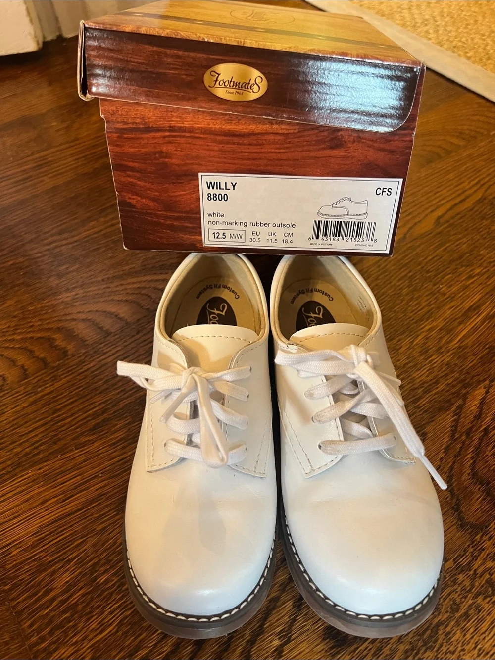 FootMates White Kids Lace-Up Dress Shoes